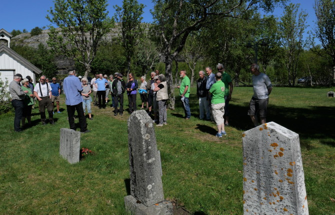 Den gamle kirkegården på Straumøya- foto Kirsti Holand