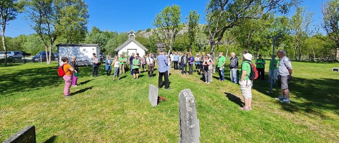 Den gamle lirkegården på Straumøya- foto Viggo Eide