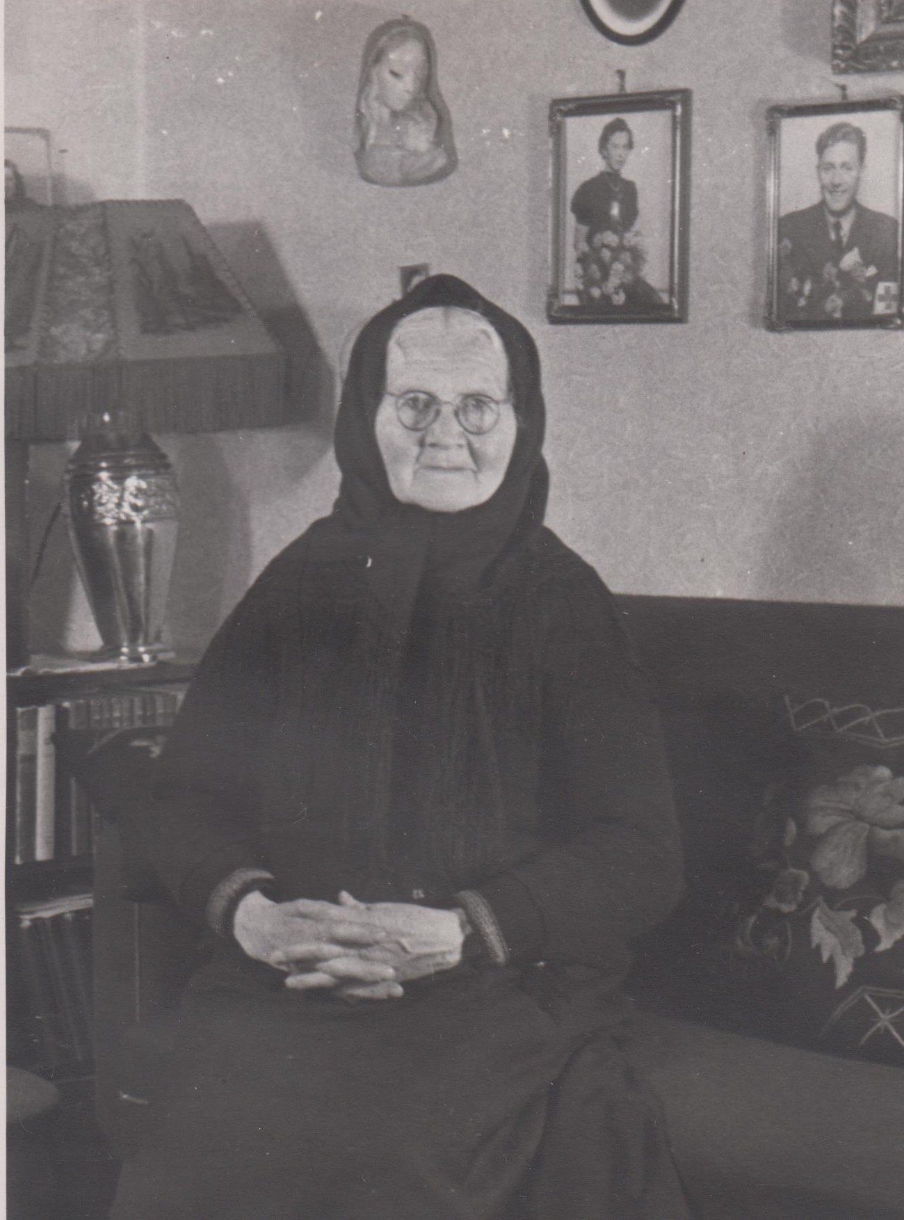 Anna Oline Melsæthe , tatt midt på 1950-tallet.