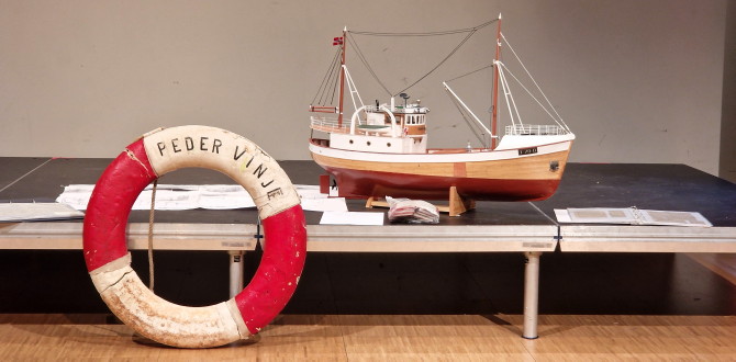 Modell og redningsbøye Peder Vinje