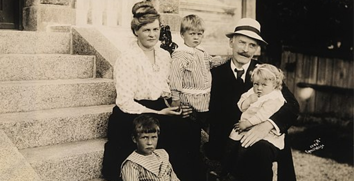 Marie Hamsun med familie