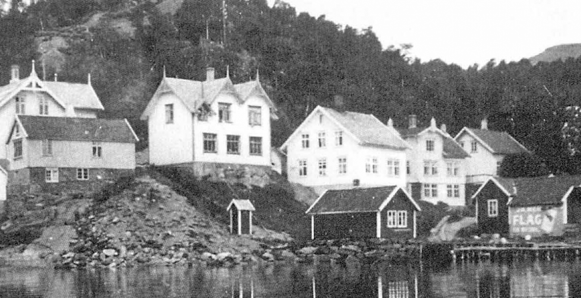 Skjoldavik i 1935. I midten ser man huset med Krambuen. Privat bilde. Fotograf Oddvar Jamne